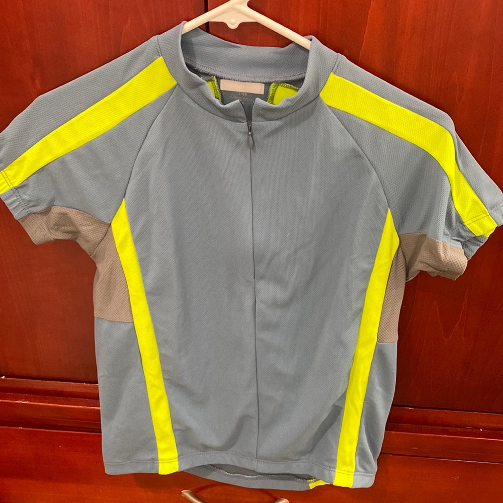 Boys mountain bike or cycling top. Likely fit 8-10 year old. Like new